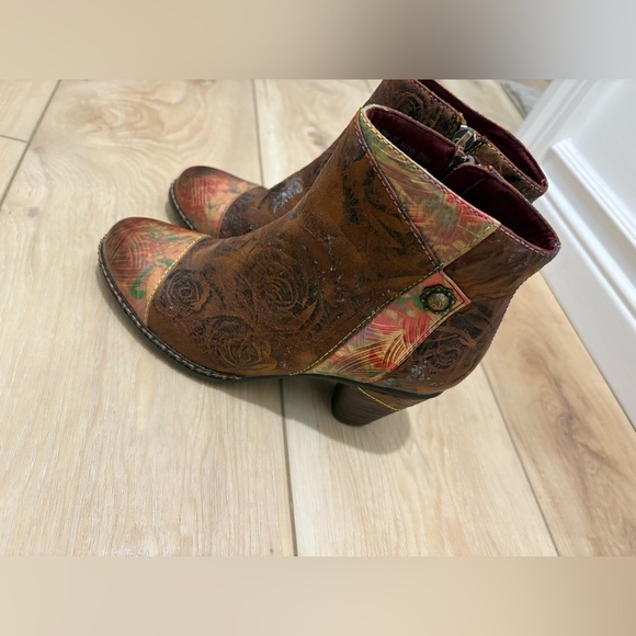 NEVER WORN- L’artiste Waterlilly booties - Size 5 woman’s - Picture 2 of 10